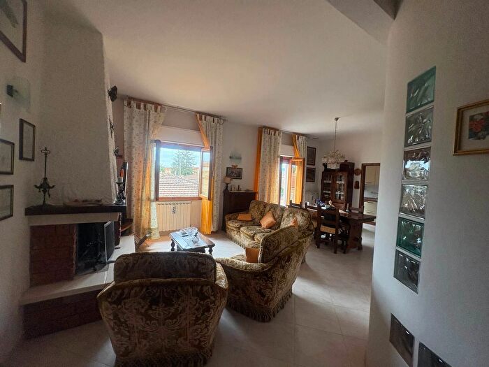 Appartamento quadrilocale in vendita in Via II Giugno a Certaldo Firenze, Certaldo