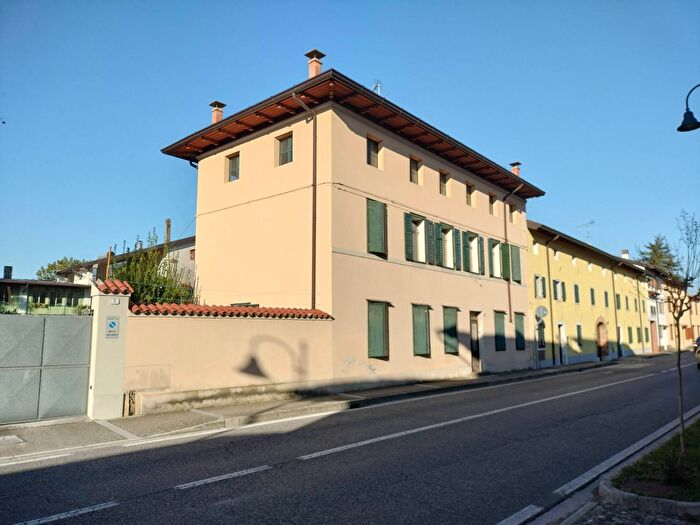 Casa con 9 locali in vendita in Via Marconi, Campolongo Tapogliano