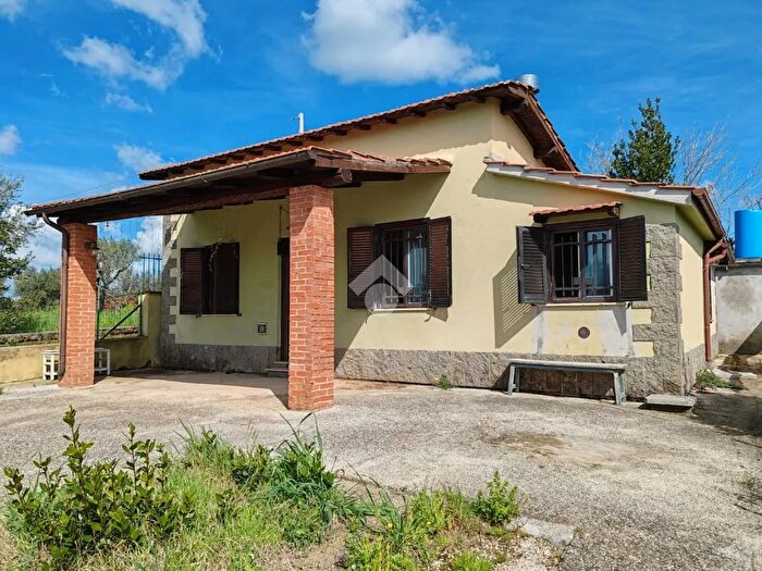 Casa trilocale in vendita in Via Grotte dellAcqua, Gallicano Nel Lazio