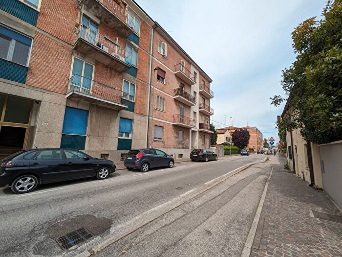 Appartamento quadrilocale in affitto in Ippodromo, Ferrara