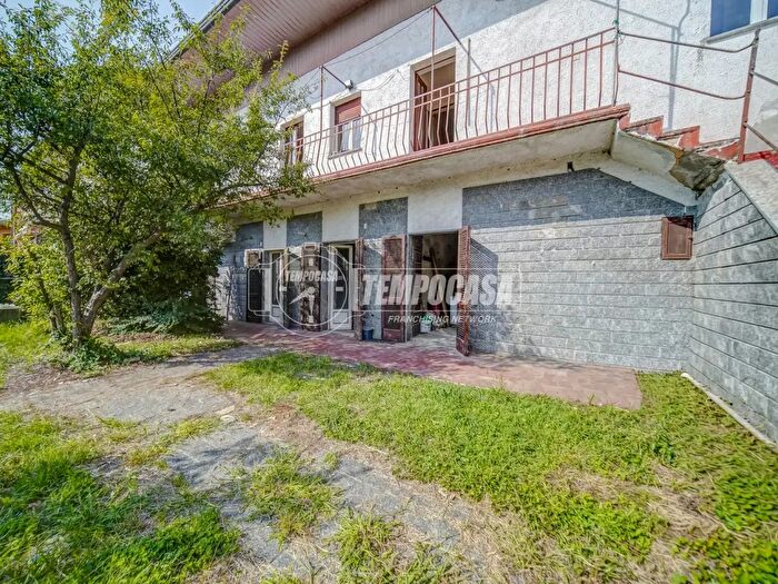 Casa trilocale in vendita in Via Santa Maria, Suno