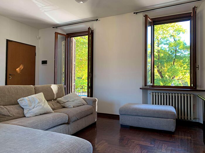 Appartamento quadrilocale in vendita in Viale Ariosto, Reggio Emilia