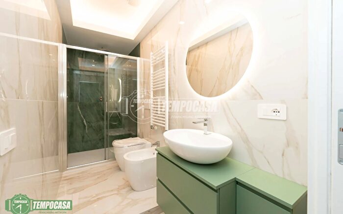 Appartamento trilocale in vendita in Via Padova, Milano