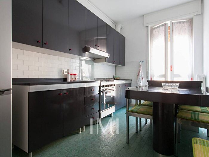 Appartamento quadrilocale in affitto in Via Bordighera, Famagosta, Milano