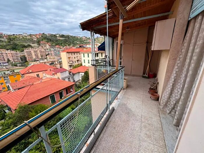 Appartamento trilocale in vendita in Via Galileo Galilei, Sanremo