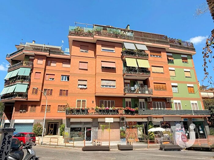 Appartamento trilocale in vendita in Via delle Sette Chiese, Roma