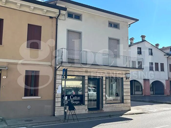 Casa con 7 locali in vendita in Via Gianni Cecchin, Marostica
