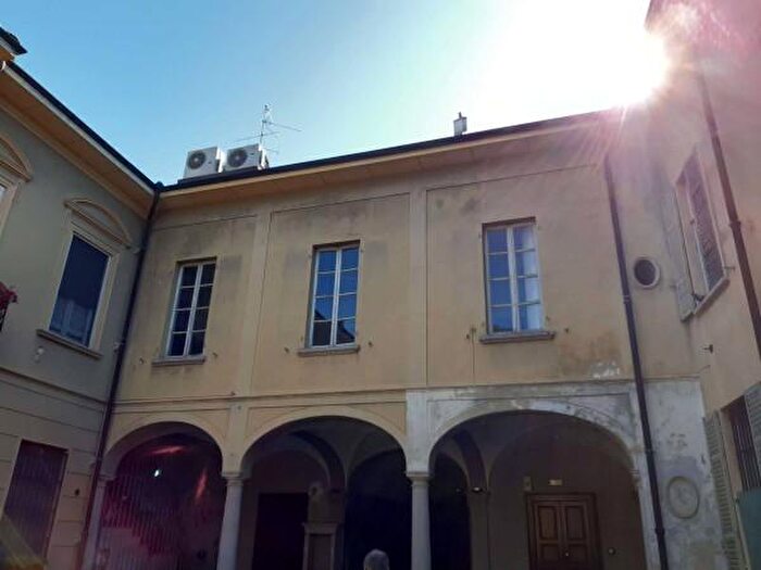 Appartamento con 6 locali in vendita in Via Sempione, Oleggio