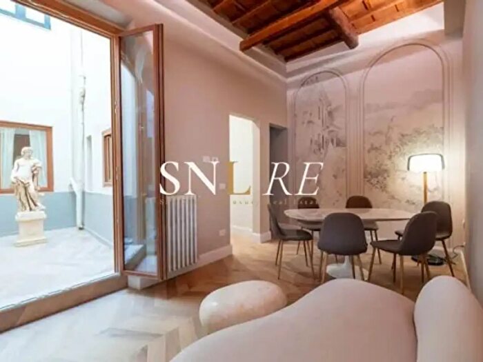 Appartamento con 5 locali in vendita in Via degli Alfani, Firenze
