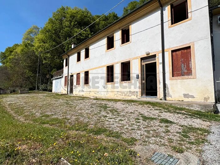 Casa con 10 locali in vendita in Via Roma, Val Liona