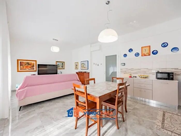 Appartamento trilocale in vendita in Via Cesarea, Loano