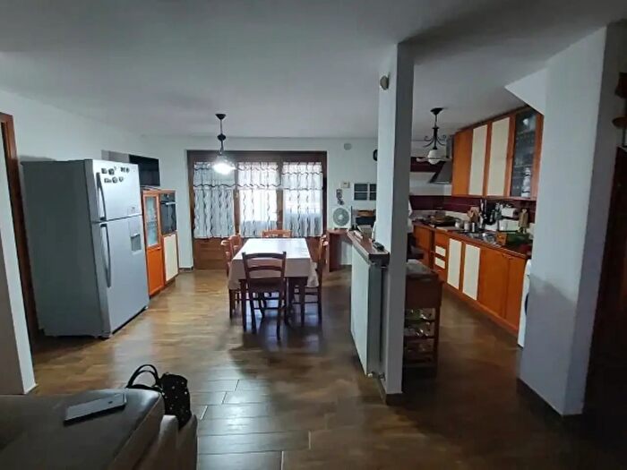 Casa con 7 locali in vendita in Arezzo