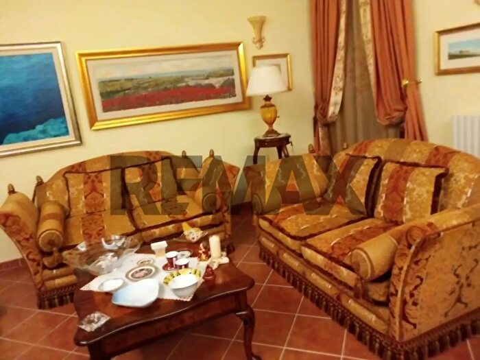 Appartamento con 7 locali in affitto in Via S Francesco, Ragusa