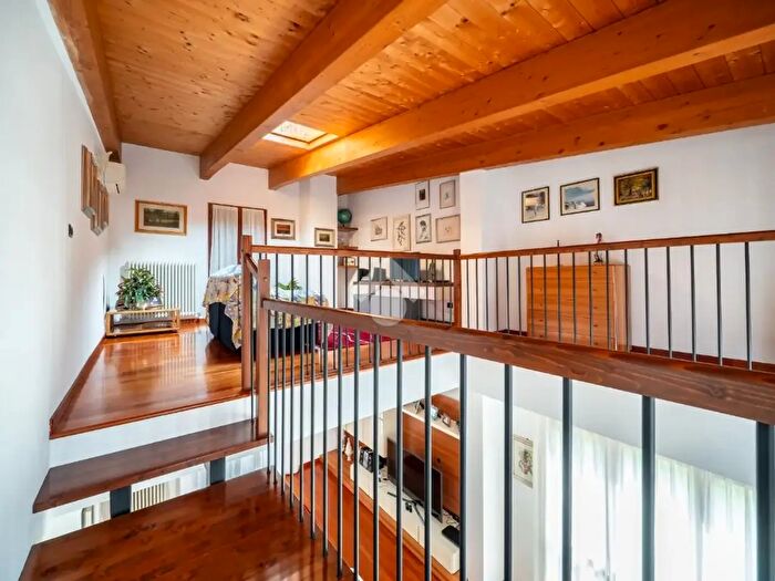 Casa con 10 locali in vendita in Via Elba, Reggio Emilia