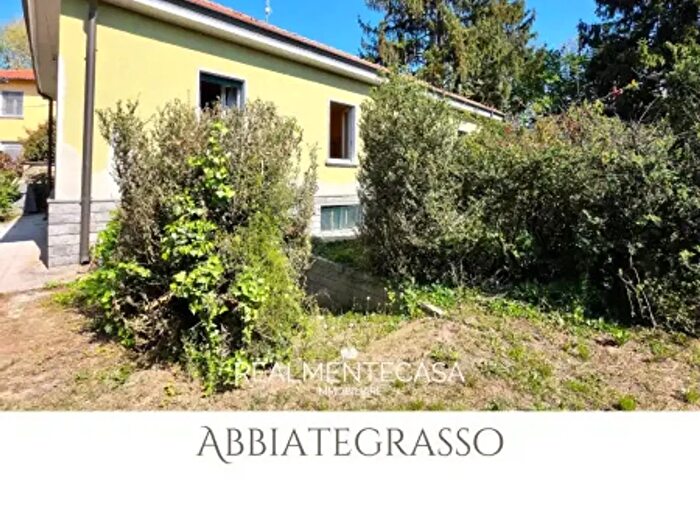 Casa quadrilocale in vendita in Via Aurelio Saffi, Abbiategrasso