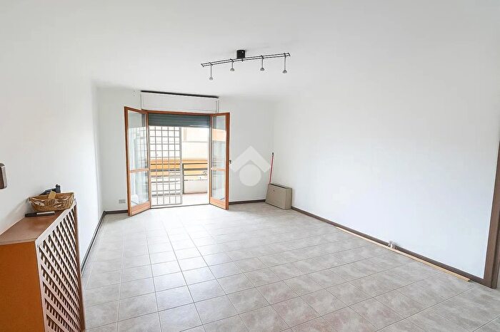 Appartamento quadrilocale in vendita in Via Carlo Arturo Jemolo, Roma