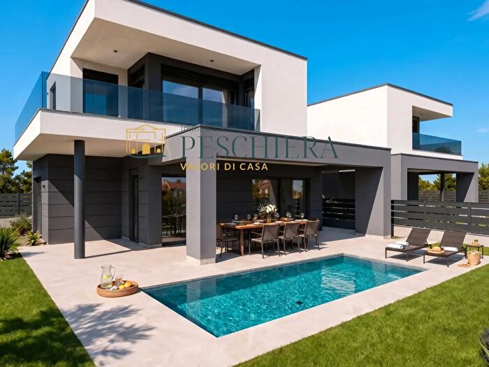 Casa quadrilocale in vendita in Via Sant'Eurosia, Valeggio Sul Mincio