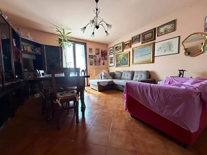 Appartamento quadrilocale in vendita in Via Ghisleri, Persico Dosimo