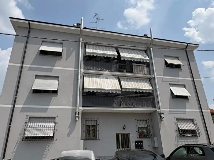 Appartamento trilocale in vendita in Via Cadorna, Senago