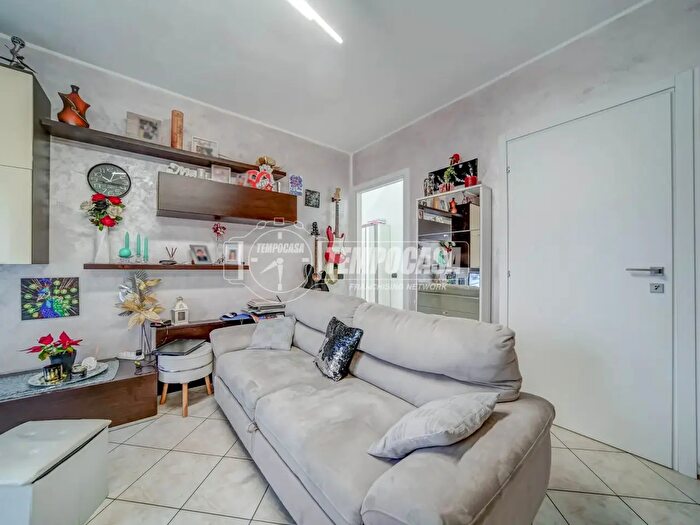 Appartamento trilocale in vendita in Via Vignetta, Gallarate