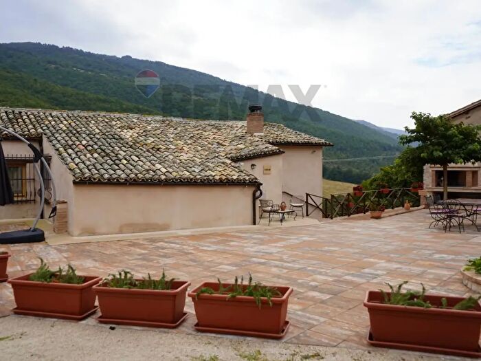 Casa quadrilocale in vendita in Localita' Ponze Trevi Snc, Trevi