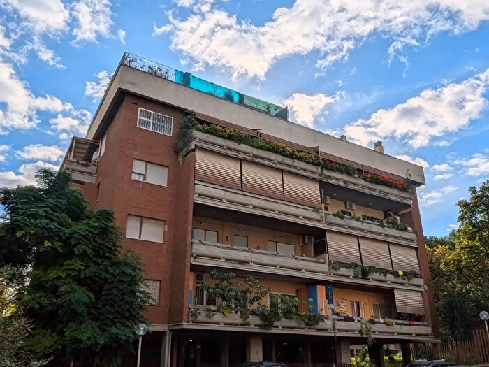 Appartamento trilocale in affitto in Via Paolo Luigi Guerra, Roma