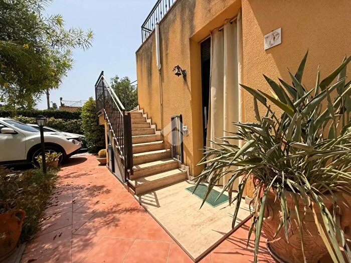 Casa trilocale in vendita in Viale San Francesco, Campofelice Di Roccella