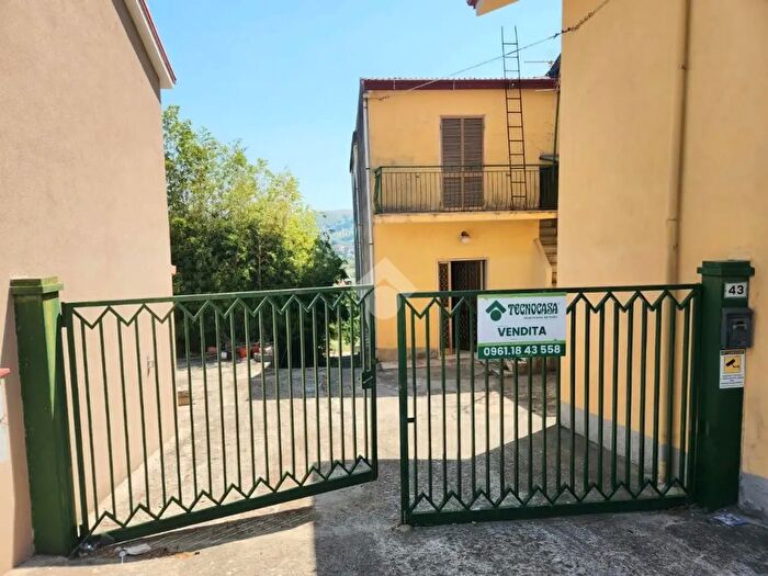 Appartamento quadrilocale in vendita in Corso Telesio, Settingiano