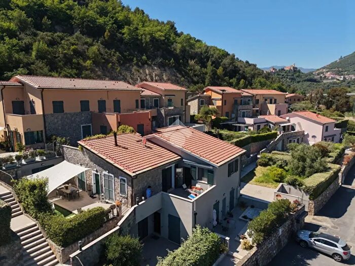 Appartamento trilocale in vendita in Str per I Piani, Castellaro