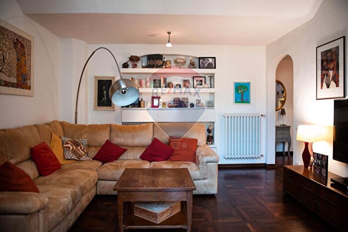 Appartamento con 10 locali in vendita in Viale Vittorio Veneto, Rignano SullArno