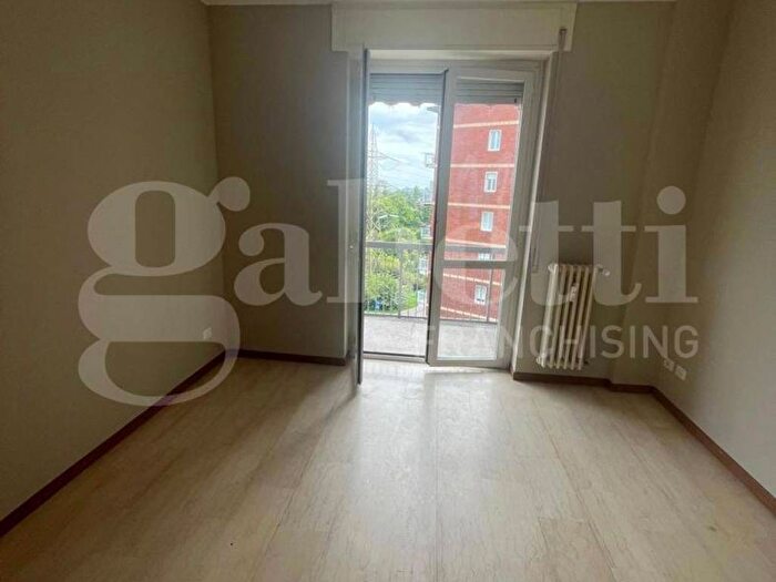 Appartamento trilocale in affitto in Via Lorenzo Valla, Chiesa Rossa, Milano