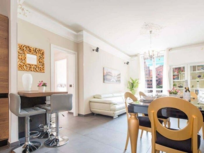 Appartamento trilocale in affitto in Via Giosuè Carducci, Centro Città, Genova