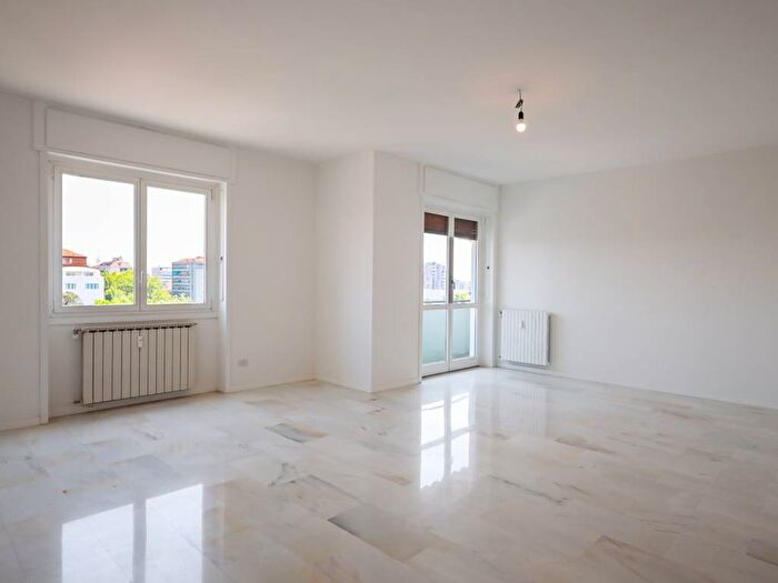 Appartamento con 6 locali in affitto in Piazzale Francesco Accursio, Certosa, Milano
