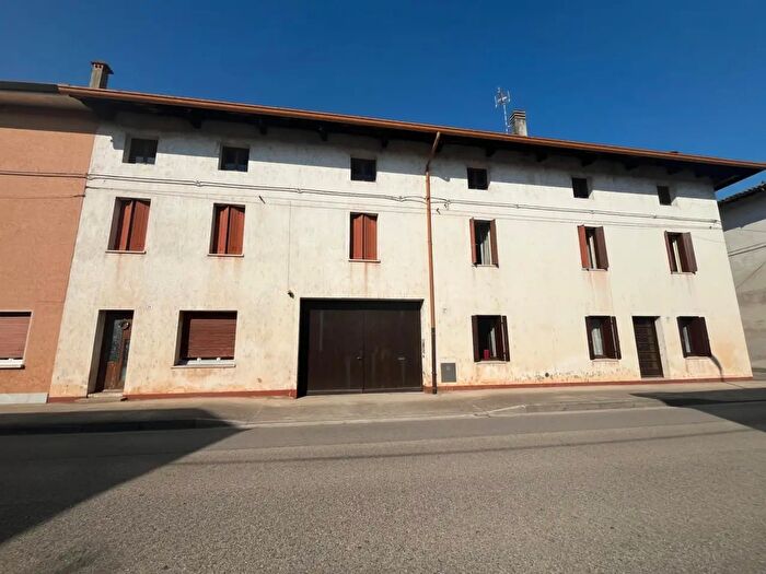 Casa con 6 locali in vendita in Via Massimo d'Azeglio, Sedegliano