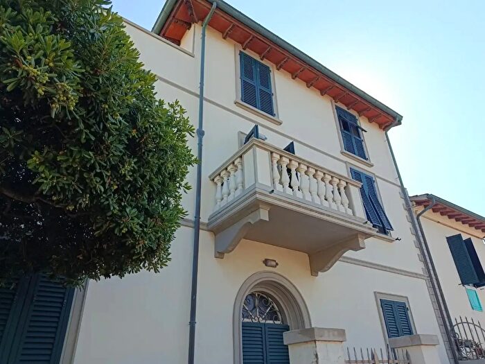 Casa con 14 locali in vendita in Rosignano Marittimo