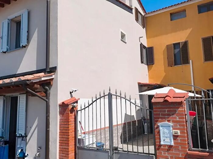 Casa quadrilocale in vendita in Via Bardazzi, Signa