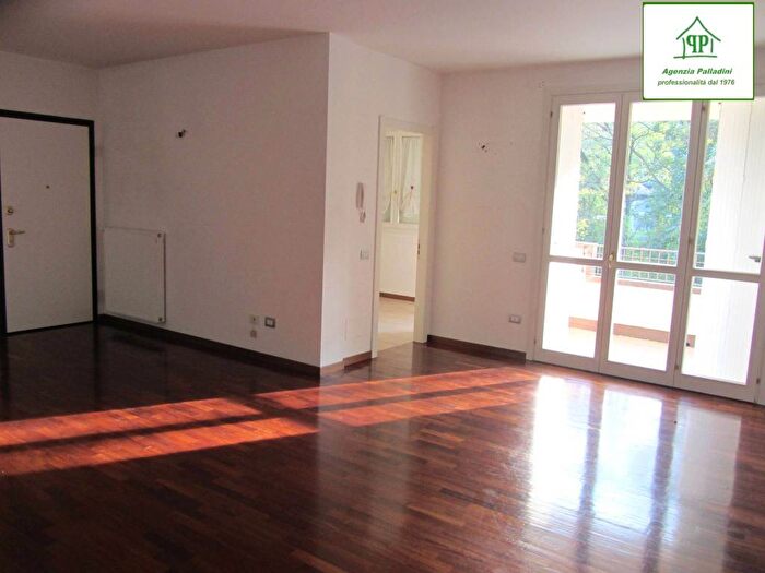 Appartamento quadrilocale in affitto in Viale Padre Gian Battista Aguggiari, Ippodromo San Gallo, Varese