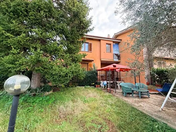 Appartamento trilocale in vendita in Via dei Platani, Trevignano Romano