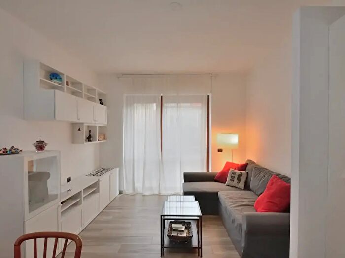 Appartamento trilocale in affitto in Via Alfredo Catalani, Milano