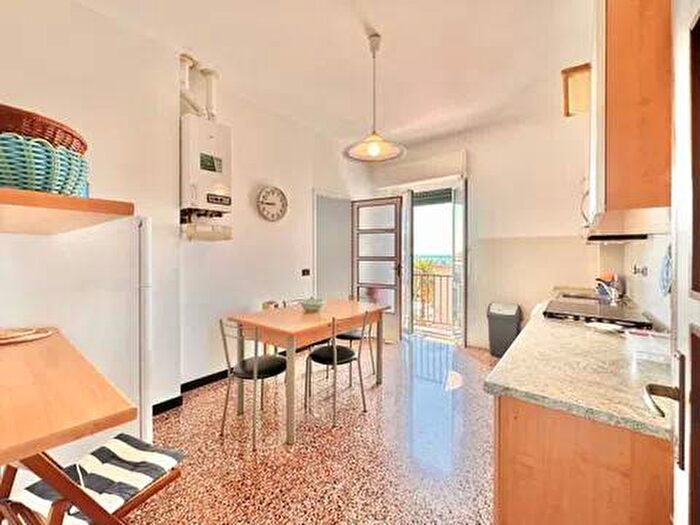 Appartamento trilocale in affitto in Vico Mendaro, Varigotti, Finale Ligure