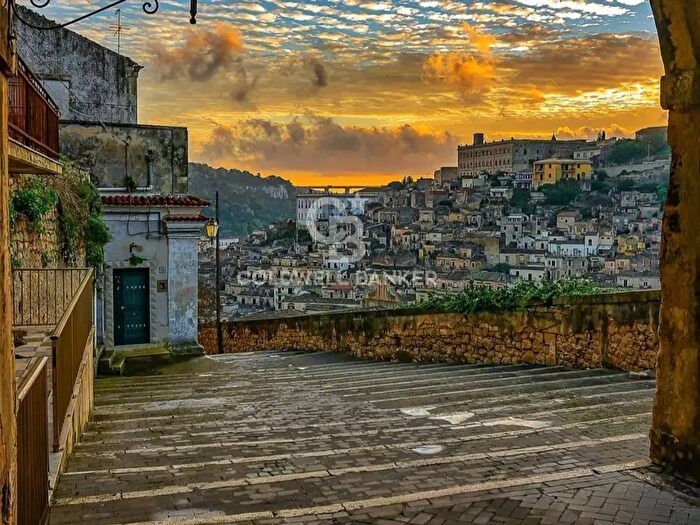 Casa quadrilocale in vendita in Via Castello, Modica