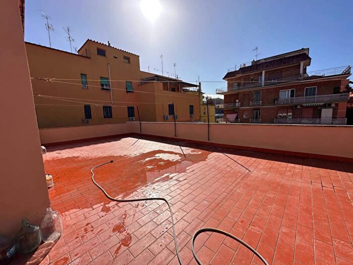 Appartamento trilocale in vendita in Viale della Bella Villa, Roma