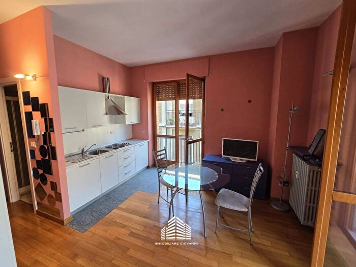 Appartamento monolocale in affitto in Via Giuseppe Mazzini, Centro, Alba