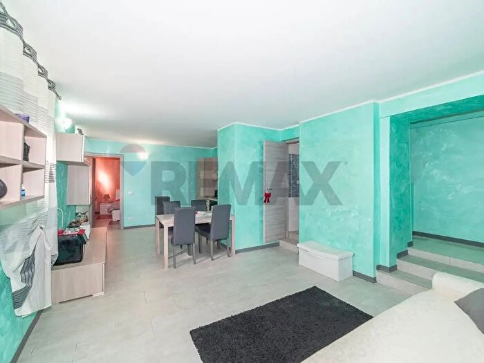 Appartamento trilocale in vendita in Via Pavone, Catania