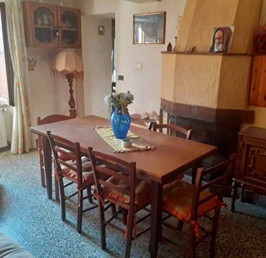 Appartamento con 6 locali in vendita in Gallicano