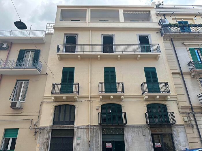 Appartamento trilocale in vendita in Via Centonze, Messina