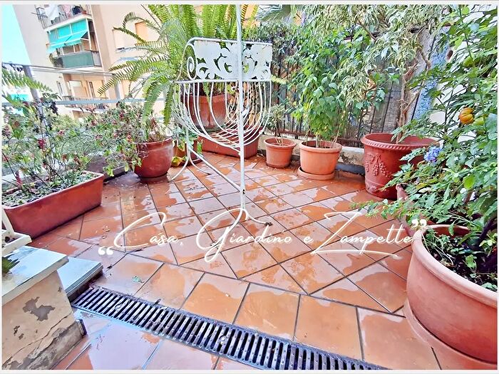 Appartamento con 6 locali in vendita in Via Cei, Genova