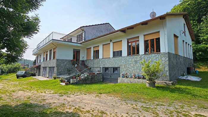 Casa con 9 locali in vendita in Strada Colletta, Giaveno
