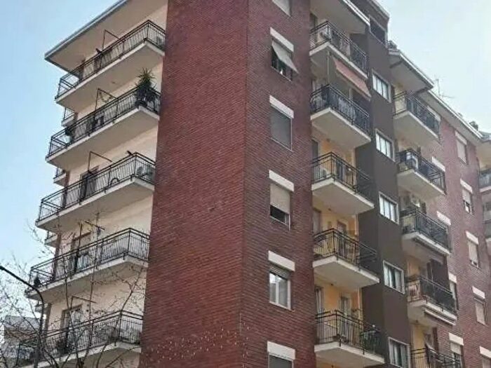 Appartamento trilocale in vendita in Via Palmaria, Milano