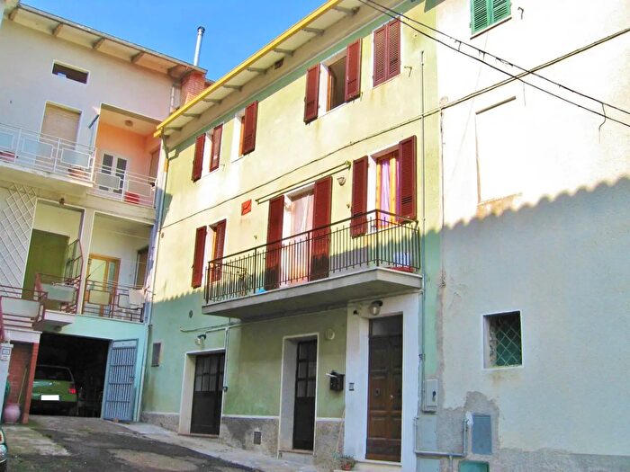 Casa con 6 locali in affitto in Castiglione Del Lago